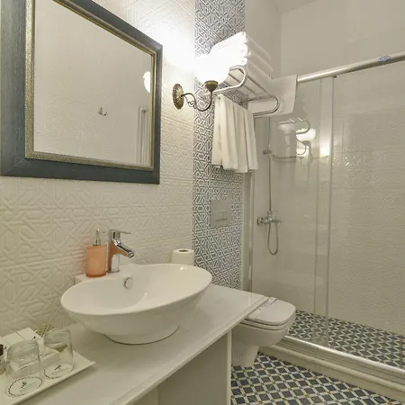 Life (adults Only) 3* 이스탄불