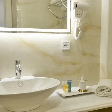 Life (adults Only) 3*