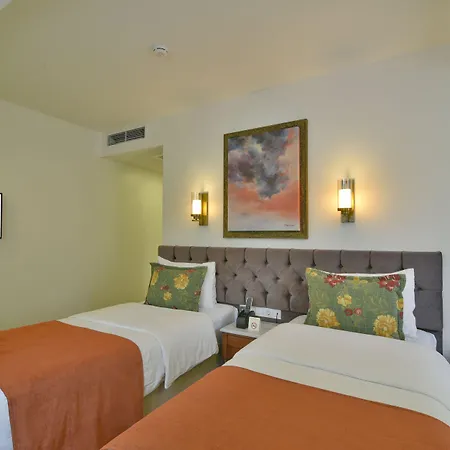 Hotell Life (adults Only)