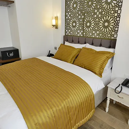 Life (adults Only) Hotell 3*