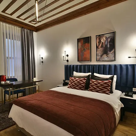 Hotell Life (adults Only)