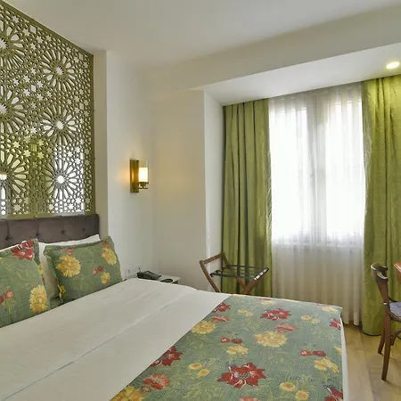 Hotell Life (adults Only)