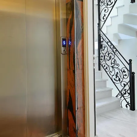 Life (adults Only) Hotell 3*