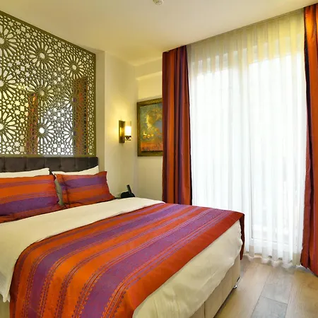 Life (adults Only) Hotell 3*