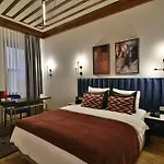 Hotel Life (adults Only)